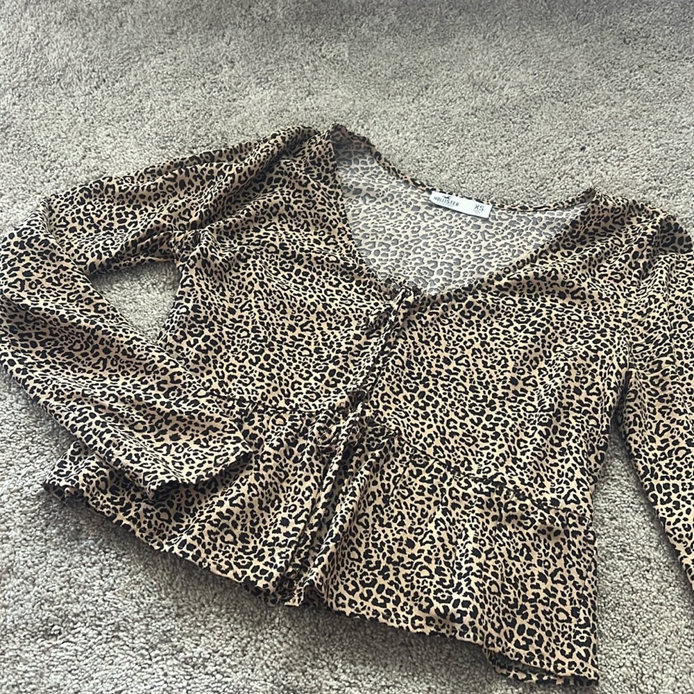 Beautiful animal print blouse.. very good condition.